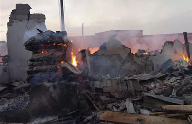 Goods destroyed as fire engulfs Lagos plank market