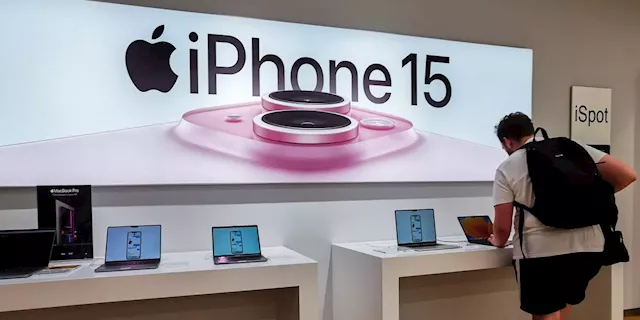 Apple Sales Decline as Smartphone Market Remains Challenged