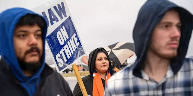 Car Companies Agree to Pay Striking Workers in Unusual UAW Win