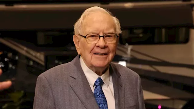 75% of Warren Buffett’s equity portfolio is in just 5 stocks. Here’s what they are