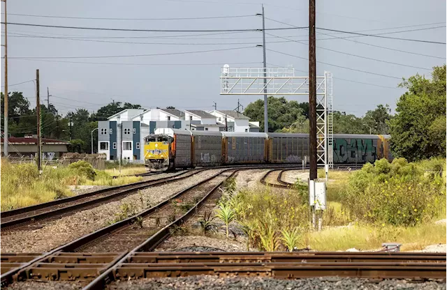 Opinion: Rail merger would mean more long trains blocking Houston intersections