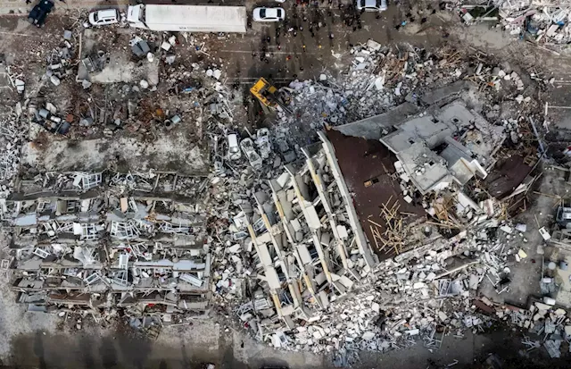 MAGNITUDINAL DISASTER: Business owners in Turkey’s Antakya empty their shops to avoid looters