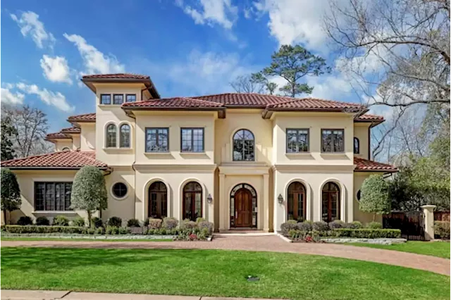 PHOTOS: Houston Country Club-adjacent, this Houston mansion on market for $4.4M has simple elegance, spectacular terrace