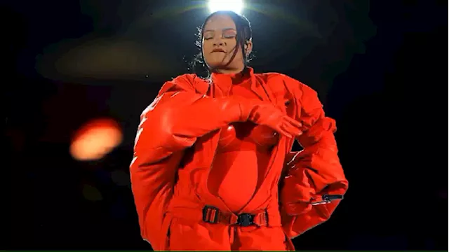 Pregnant Rihanna lights up Super Bowl stage with 'Diamonds' - SABC News - Breaking news, special reports, world, business, sport coverage of all South African current events. Africa's news leader.