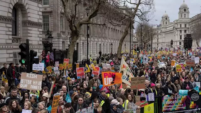 UK strikes hit a 30-year high as inflation erodes pay | CNN Business