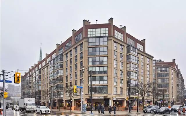 St. Lawrence Market Condo Exudes Warmth And Luxury