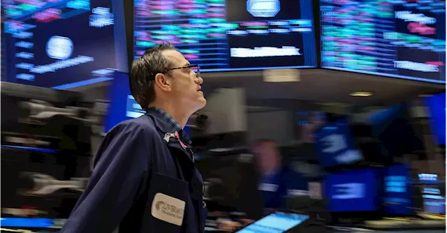 Wall St slumps as business rebound undermines rate-hike thinking