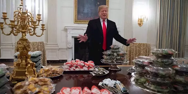 Video shows Trump telling a McDonald's employee he knows the menu 'better than anyone in here' | Business Insider