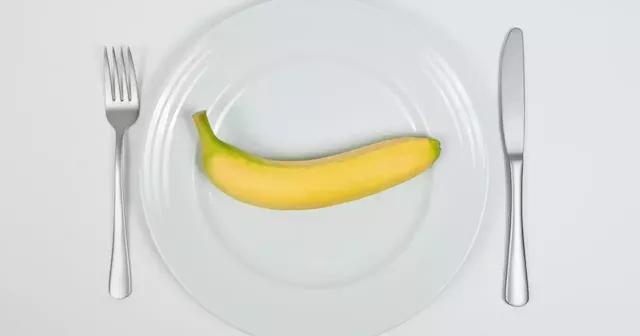 Business class passenger served one (1) banana for vegan in-flight ‘meal’