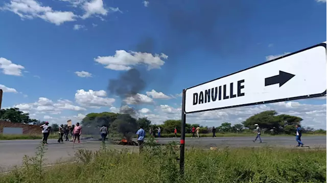 Electricity supply restored to Danville in Mahikeng - SABC News - Breaking news, special reports, world, business, sport coverage of all South African current events. Africa's news leader.