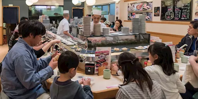 'Sushi terrorism' is spreading as pranksters lick food, utensils in Japan's conveyor belt restaurants | Business Insider