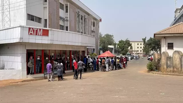 Nigeria delays plans to replace its banknotes after chaotic scenes at ATMs | CNN Business