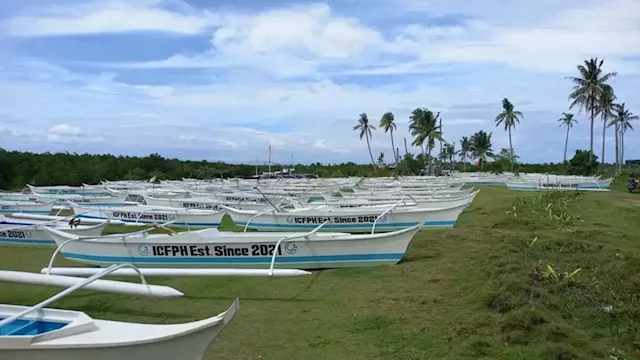 100 Olango fishermen receive pump boats through soft loan from Japanese company