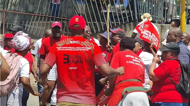 Striking Nehawu members vow to make their concerns heard - SABC News - Breaking news, special reports, world, business, sport coverage of all South African current events. Africa's news leader.