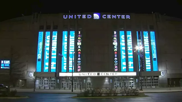 United Center concessions workers reach tentative agreement with Levy to avoid strike, company says