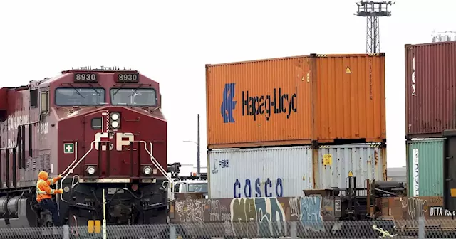 Federal regulators approve merger expected to bring more freight trains to Chicago area