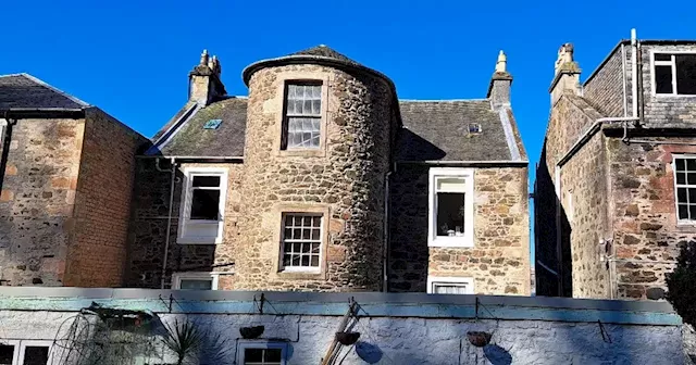 Victorian attic flat on idyllic Scottish island hits market for bargain £10,000