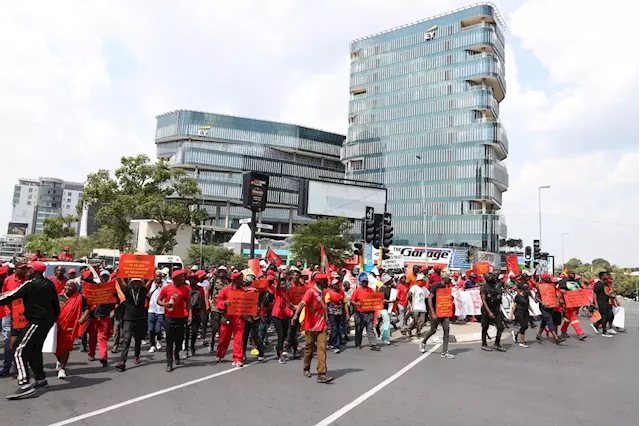 SHUTDOWN SHOWDOWN: It was organised business as usual, with no major disruptions, despite EFF’s national protest