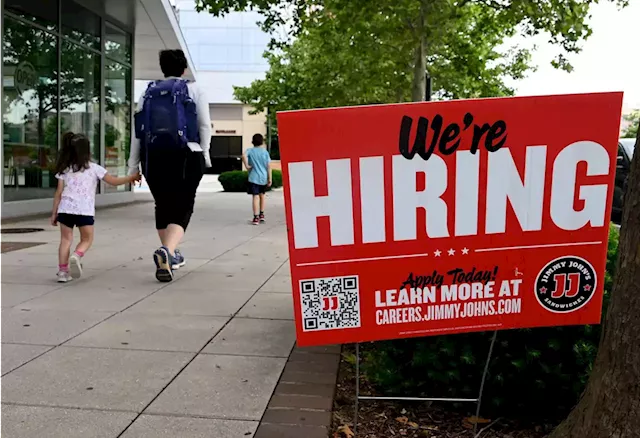 U.S. weekly unemployment claims inch down as labour market remains tight