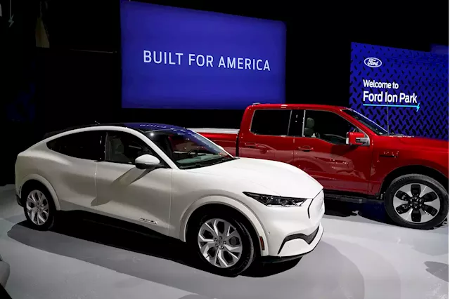 Ford warns of $3B loss on electric vehicle business for 2023