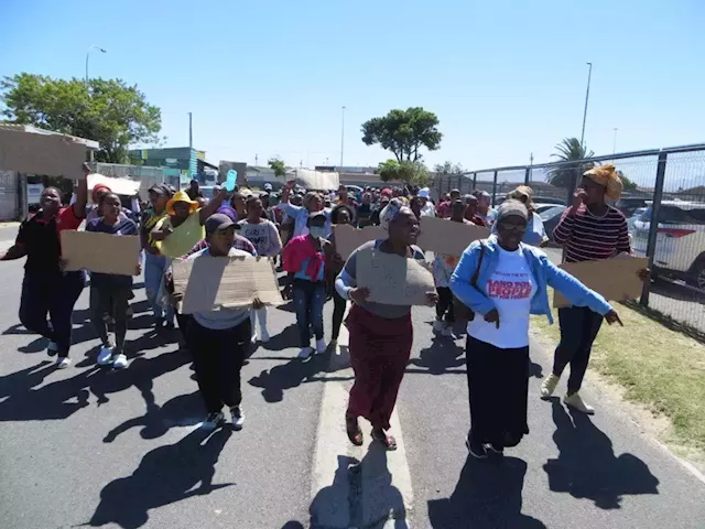 GROUNDUP: ‘Fire them’ – Khayelitsha shack dwellers fume over company hired to clean their areas