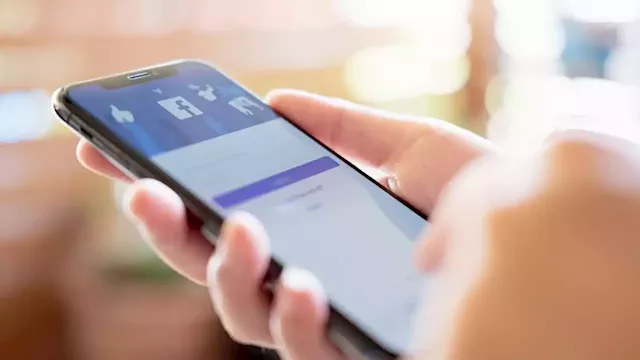 Facebook tests bringing back in-app messaging features as it competes with TikTok | CNN Business