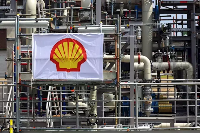 Business Maverick: Shell’s Plans to Cut CO2 Emissions Are at Risk as It Spends More on Oil and Gas