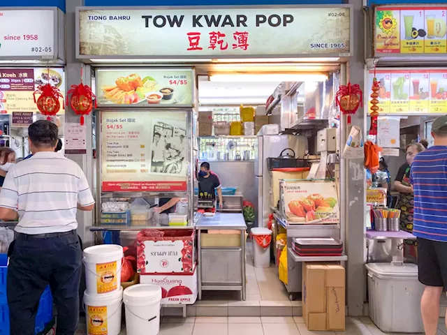 Tow Kwar Pop: 54-year-old Michelin-recommended charcoal grilled rojak stall in Tiong Bahru Market