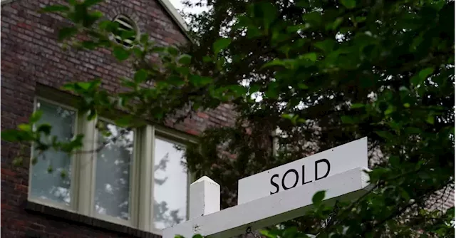 US housing market stabilizing as single-family homebuilding, permits surge