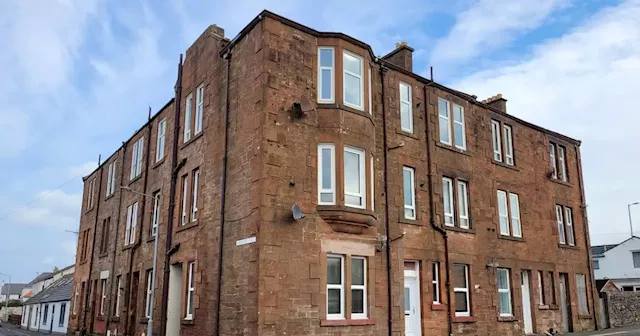 Scottish flat 'a stone's throw from beach' on market for bargain £20,000