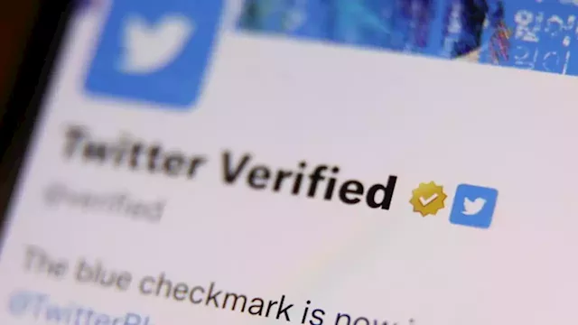 Twitter descends into chaos as news outlets and brands lose verification | CNN Business