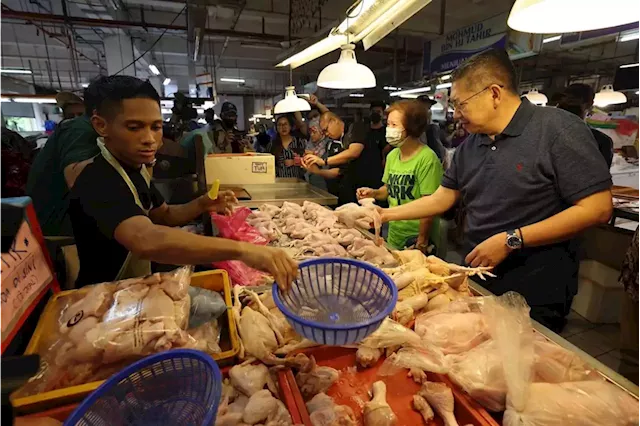 Several traders at Larkin market caught flouting Hari Raya price control scheme