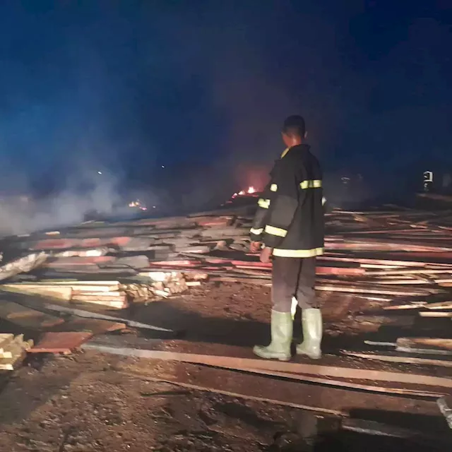 Goods worth millions of naira razed as fire guts Ibadan market [PHOTOS]