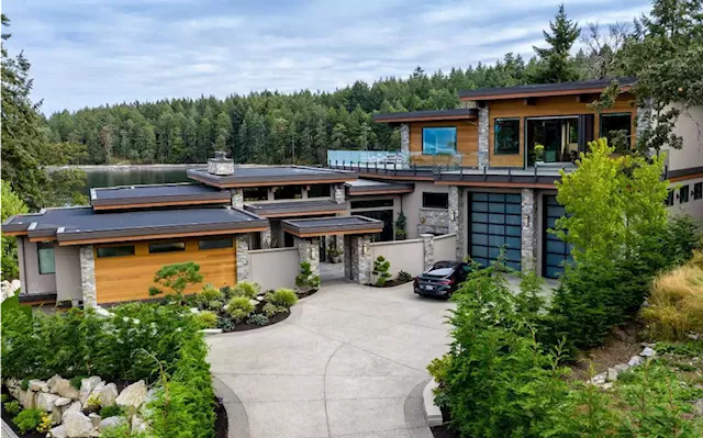 Post and Beam Masterpiece Hits Nanoose Bay Market