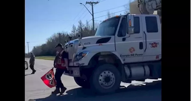 NB Power truck drives into picketing PSAC worker, company vows swift action | Globalnews.ca