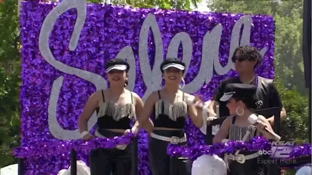 Danzavida De San Antonio Dance Company honors Selena, the 'Queen of Tejano Music' with beautiful float at Battle of Flowers Parade