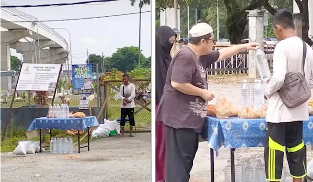 Profitable Business Selling Bottled Water And Pandan Leaves Outside Cemetery | TRP