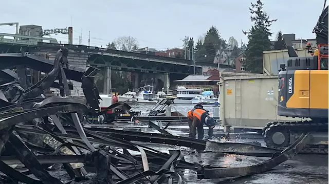 Seattle Boat Company tours damage from Lake Union boat fire, suspect to remain in jail