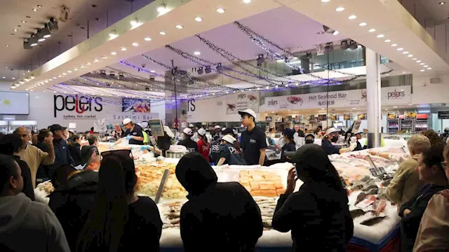 'Biggest seafood day of the year': Thousands flock to Sydney Fish Market on Good Friday