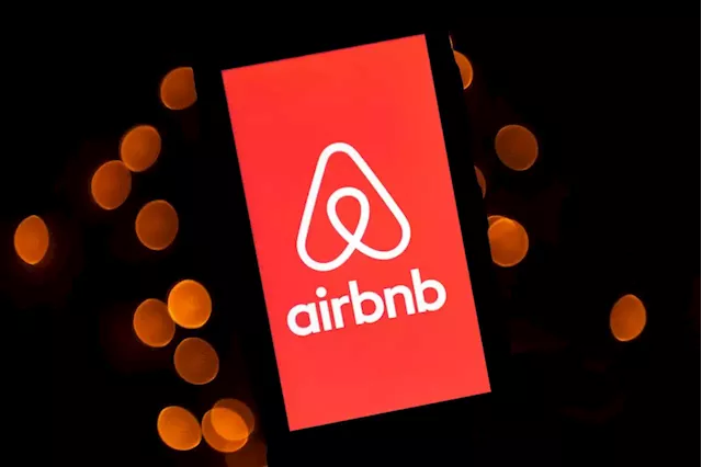 Airbnb shares slump as company forecasts fewer bookings, lower prices in second quarter