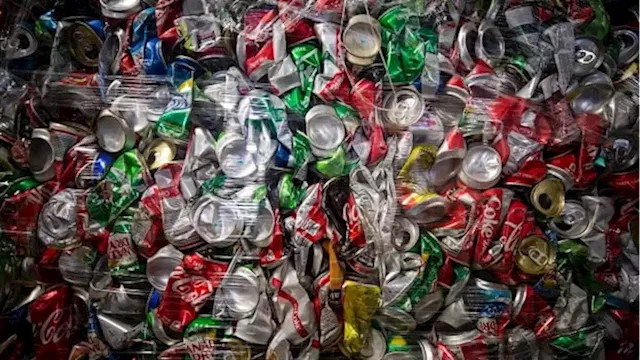 Big beverage companies plan to charge recycling fees in Ontario. Will stores pass the cost on to you? | CBC News