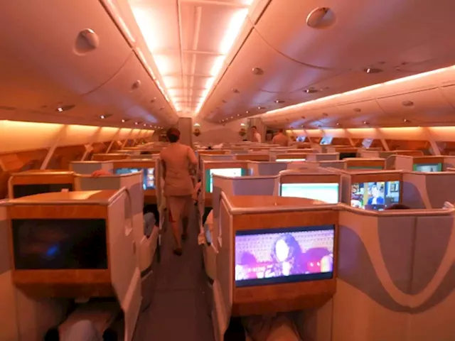 Hectic – Drunk Emirates Business Class Flyer Gets Pissy On Female...