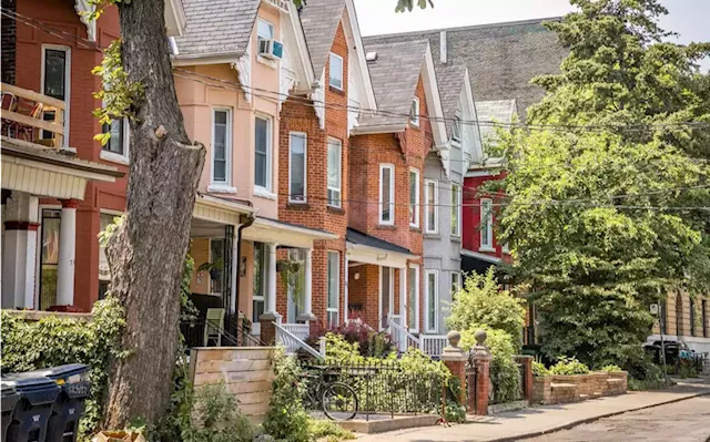 Canadian Home Sales Surge, Creating Tightest Market in a Year