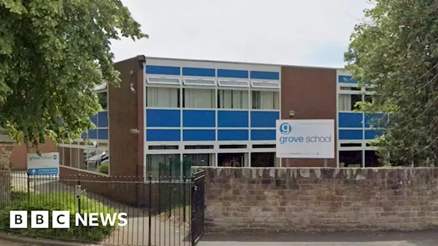 Police deployed to Market Drayton school in lockdown