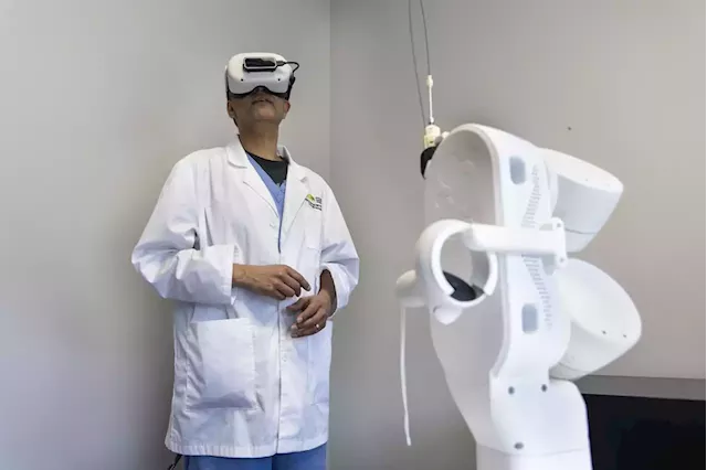 Company using virtual reality to train surgeons to remove kidney stones