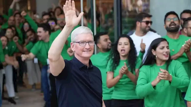 Apple set to report quarterly earnings after the bell