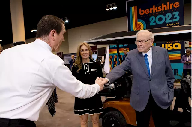 Buffett Warns Berkshire Remains 'Very Cautious' On Bank Stocks—Even As PacWest And Other Regionals Rally