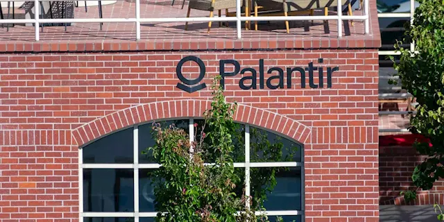 Palantir stock roars higher after a second straight earnings surprise