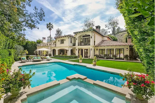 ‘Modern Family’ Actress Sofia Vergara’s Los Angeles Estate Hits The Market For $18 Million