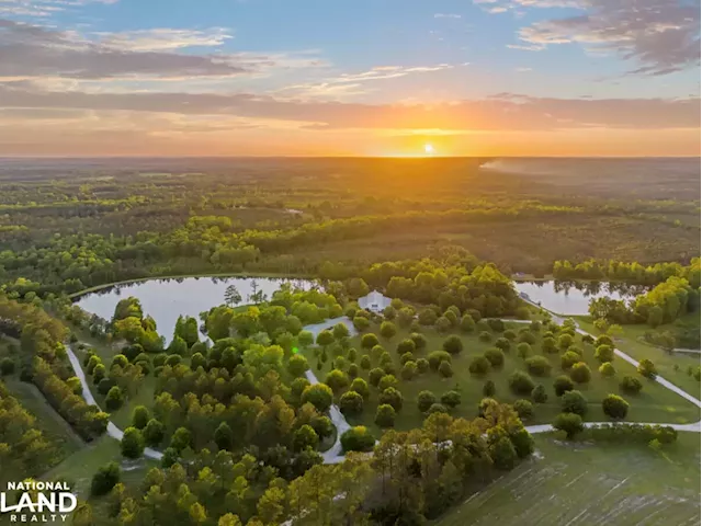 Pat Dye’s stunning Auburn Oaks retreat hits the market for $6.95 million